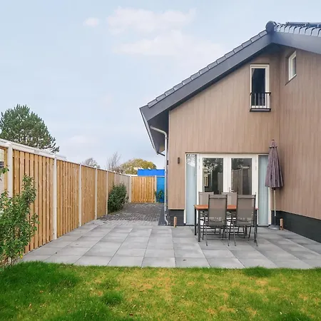 By The Coast In Julianadorp Nyaraló